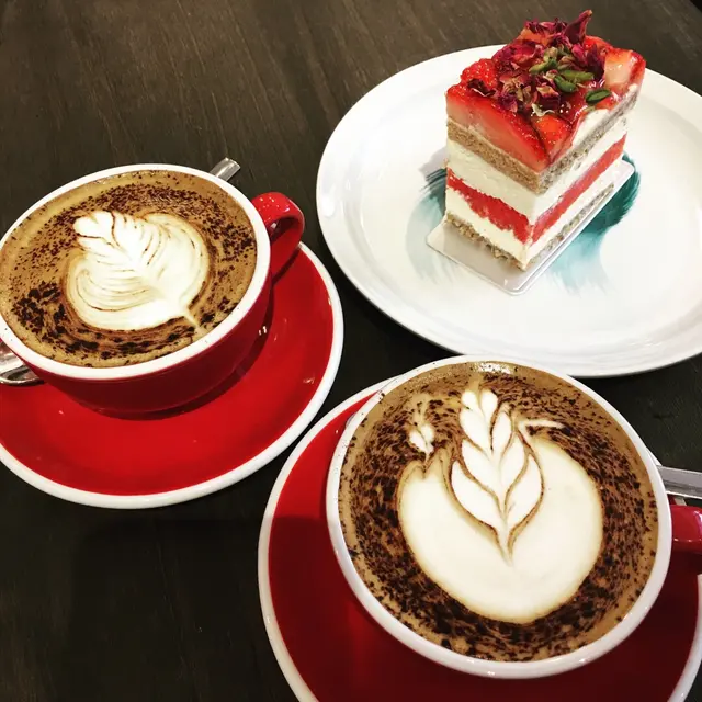 咖啡及玫瑰士多啤梨西瓜蛋糕