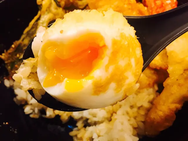 海鮮天丼 & 海膽天丼均有流心蛋