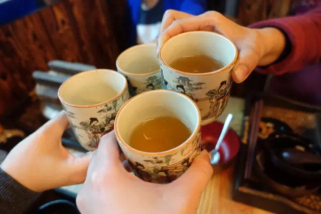 姊妹們飲杯...茶！