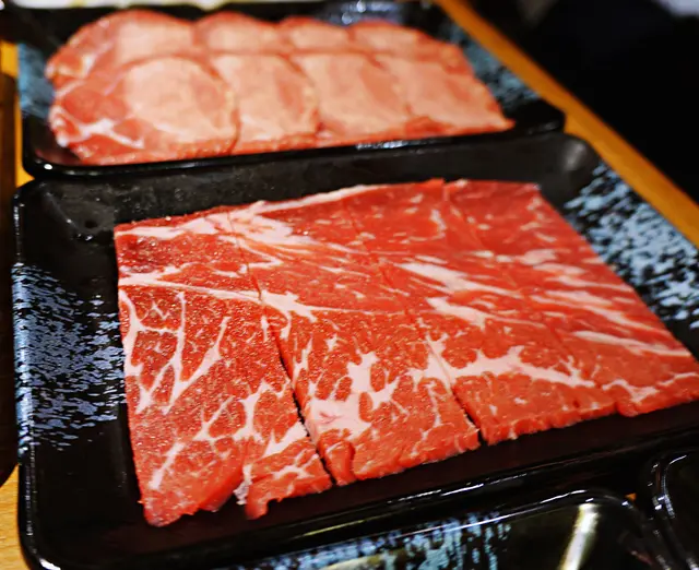 (上)牛脷, (下)特級牛頸肉