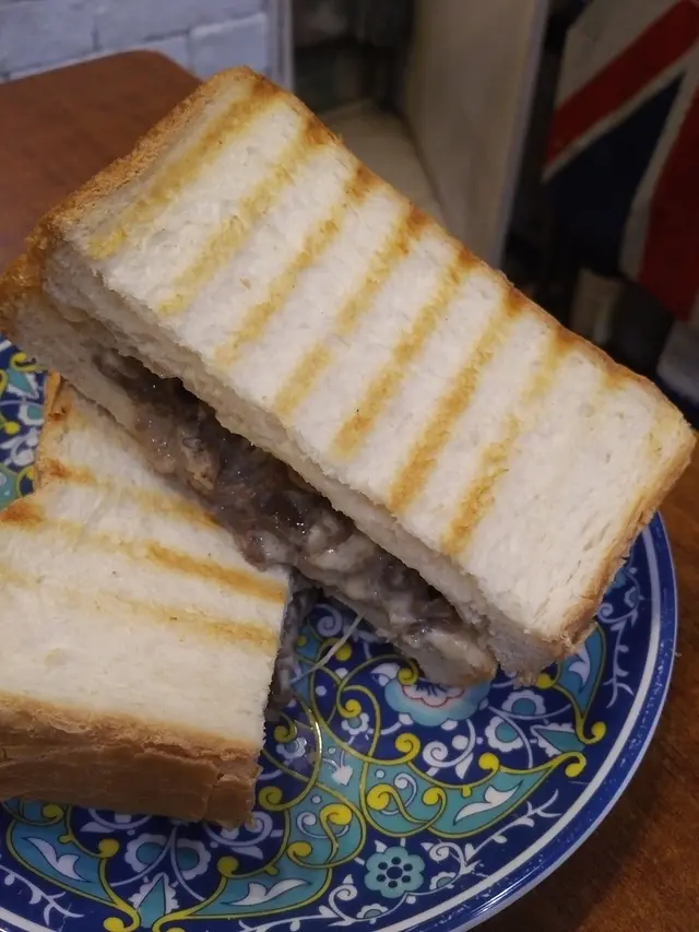 芝士牛肉厚三文治