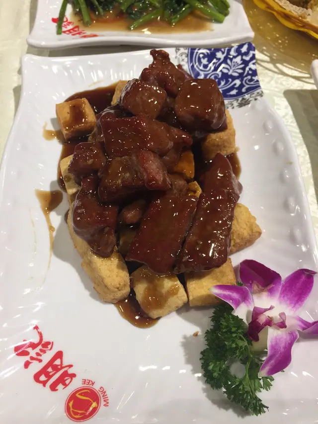 燒汁牛柳粒炸豆腐