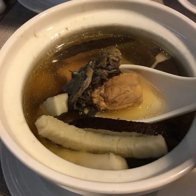椰子烏雞排骨燉湯