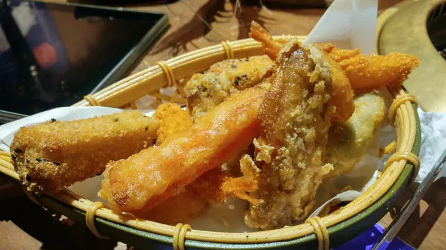 炸蠔鮮甜多汁👍其他中規中矩吧！