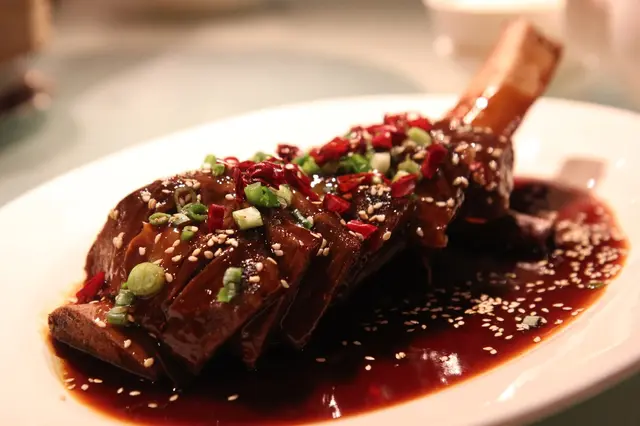 紅燒原條牛肋排