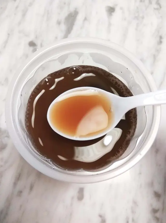 其實加入糖、桂圓等,味道已變得甘甜,更易入口