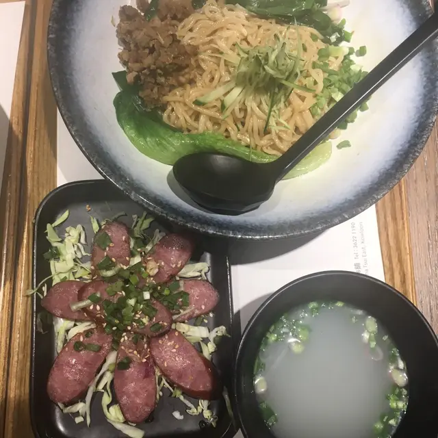 小香腸肉燥乾拌麵