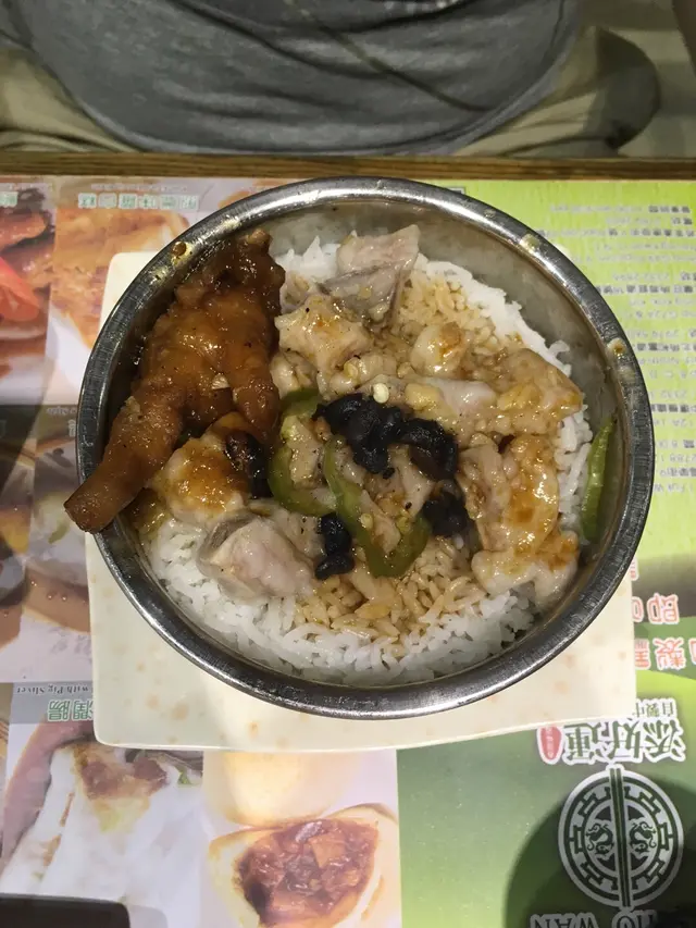 鳳爪排骨飯