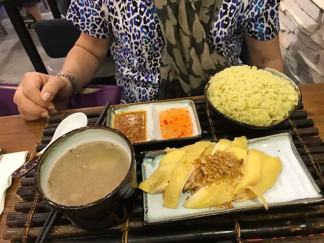 真正雞油飯，現在很少有了，不過很肥！