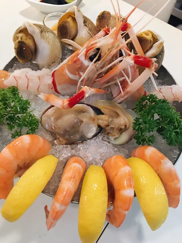 翡翠螺/紐西蘭龍蝦仔/加拿大甜蜆/沙律雞尾蝦