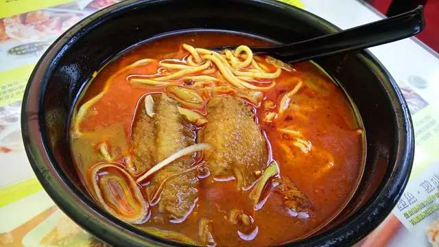 酸辣雞中翼油麵