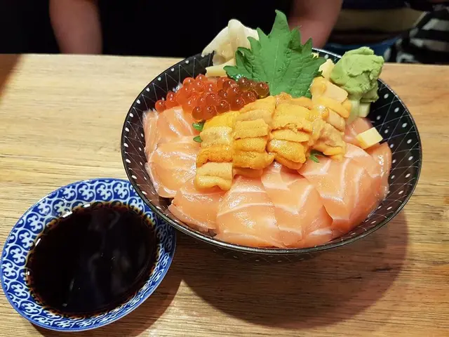 紫膽親子丼