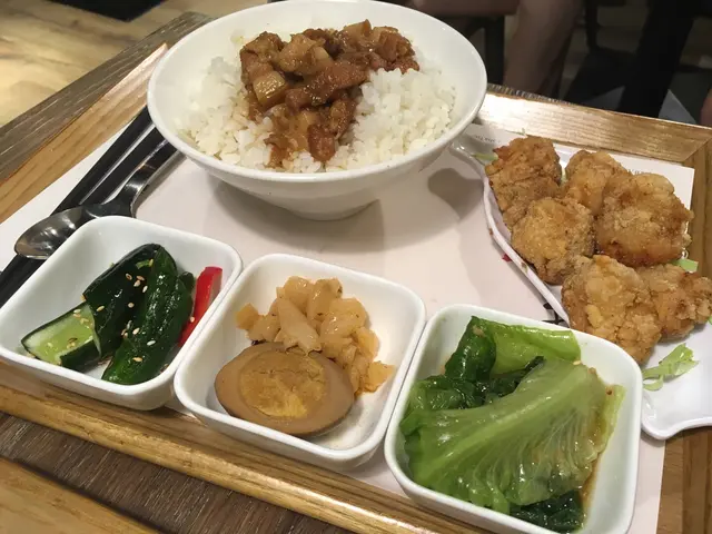 鹽蘇雞滷肉飯便當