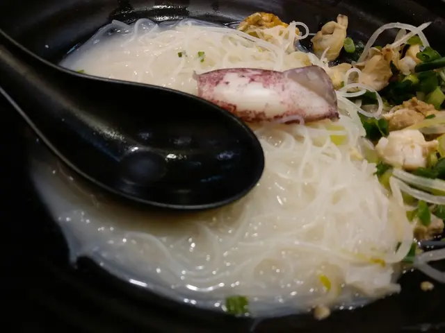 D湯好似俾米粉吸晒,難怪係要配米線啦。。。