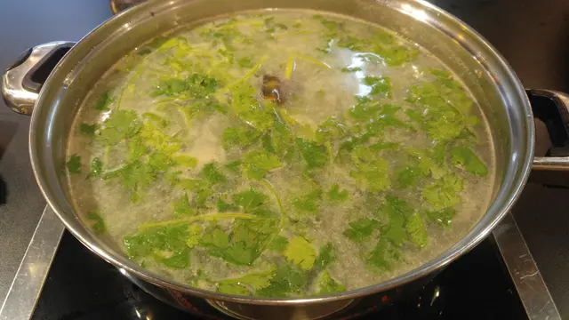 莞茜馬蹄皮蛋鍋湯底