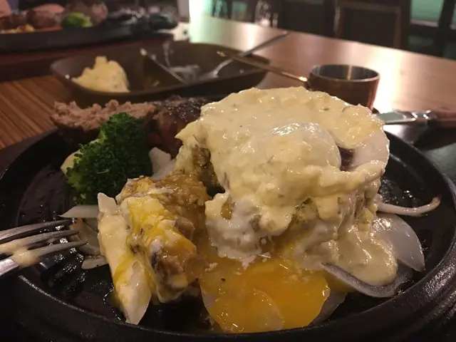 溫泉蛋他他汁漢堡扒