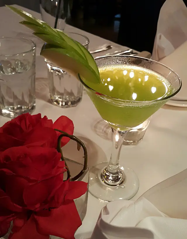 味道清新，有少量酒精。