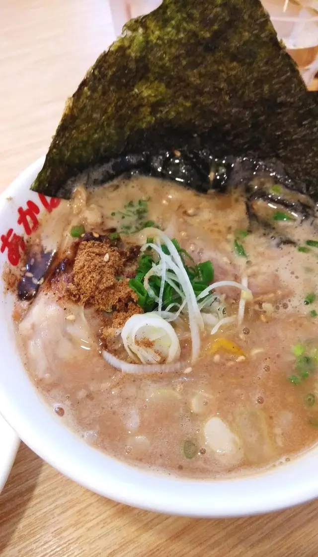 加有魚介粉的沾汁帶點點油脂但未算很油膩