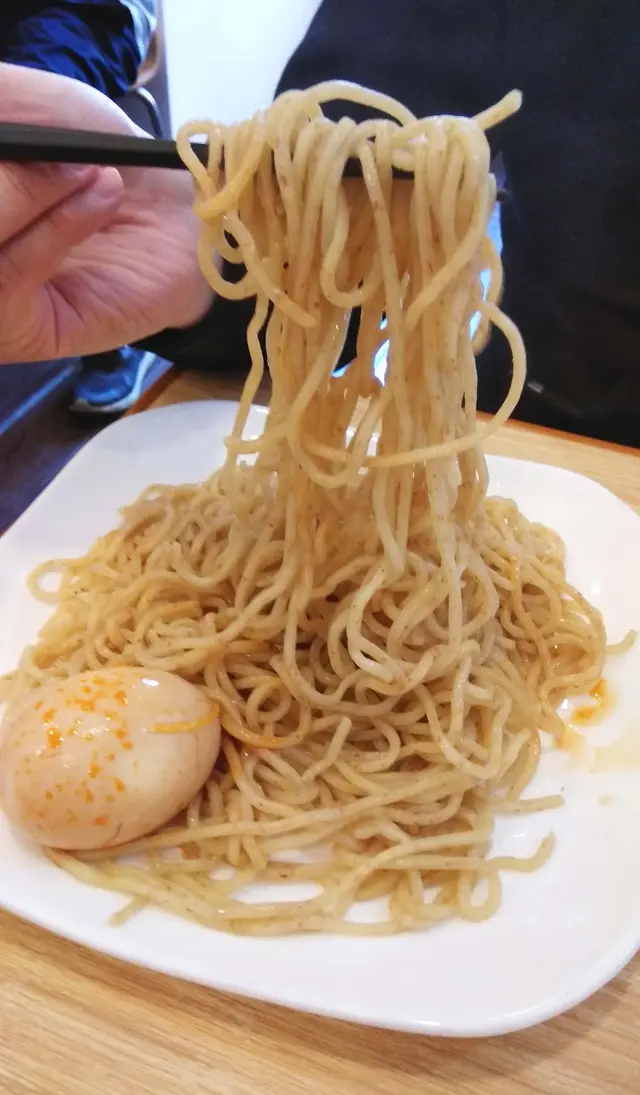 沾汁亦較輕易的掛到麵條上,令每口都嚐到辣的惹味