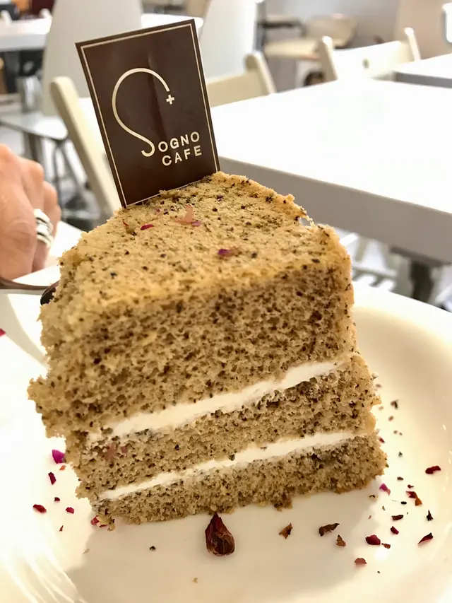 一向都愛伯爵茶獨特味道、這個雪芳蛋糕茶的味道雖然不突出,喜歡不太甜的人,可以一試,我略嫌唔夠cream