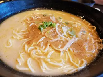勁脆厚切吉列豬排配沙嗲湯底拉麵