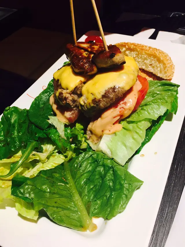 必試的鵝肝牛肉漢堡