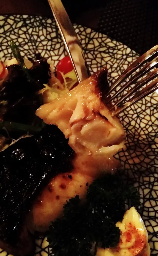 點上蛋黃醬係完美配撘 別有一番風味 旁邊有沙律菜 有減膩之用