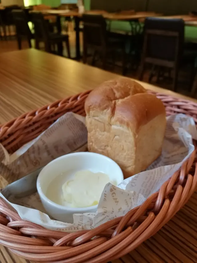 加18蚊任食麵包 / 白飯