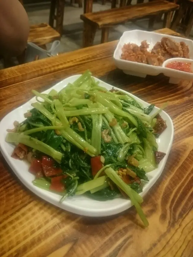 蒜蓉椒絲炒通菜