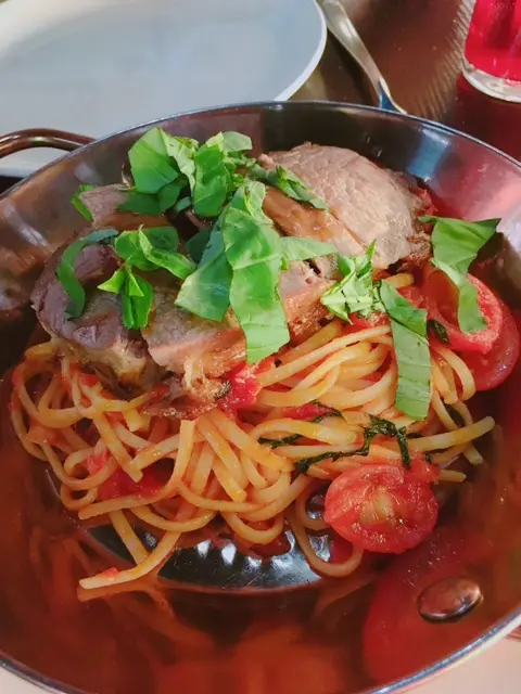 燒美國牛肉眼配茄汁扁意粉