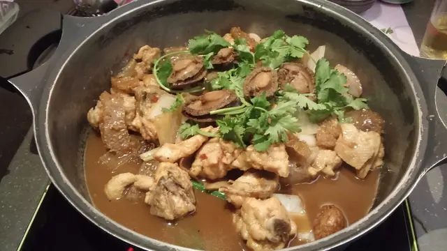 鮑魚雞煲