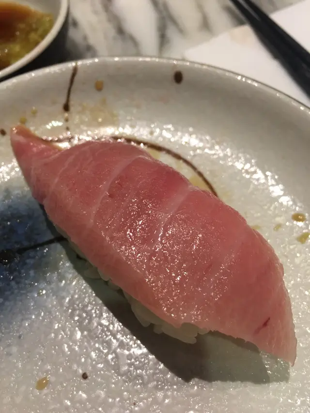 最讚口感❤️❤️❤️口感如和牛霜降般入口即溶，油脂極為豐腴，其豐富的口感，讓我閉著眼享受著甘香魚油在口腔中蕩漾💕💕