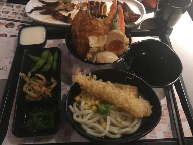 黃金魚配炸蝦烏冬