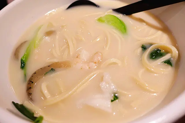 鯊魚骨湯海鮮拉麵