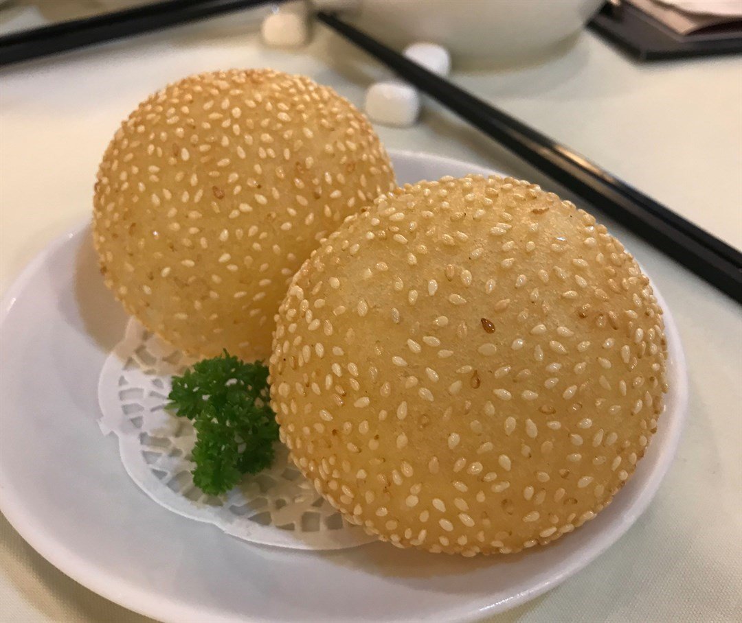 Jin Dui (煎堆) - Fried dough covered with sesame (with/without fillings)