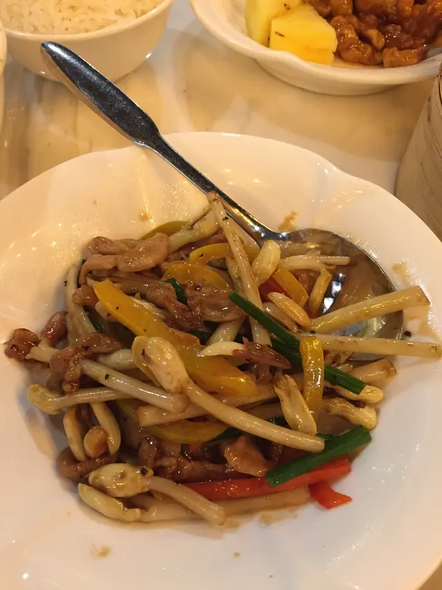 黑椒花生芽炒雞柳