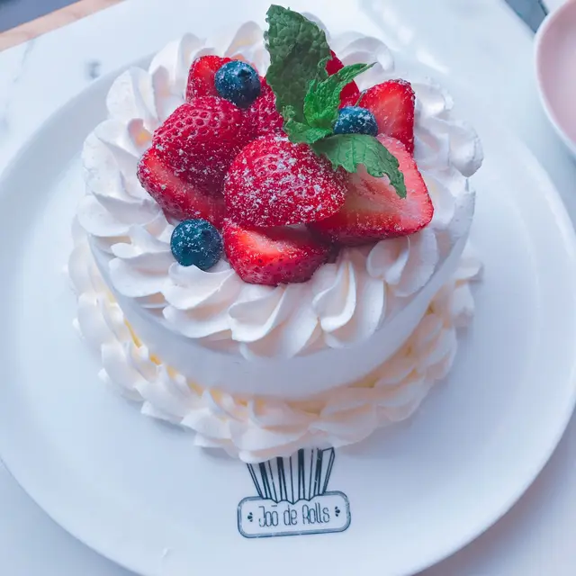 Strawberry  shaved  ice  cake 