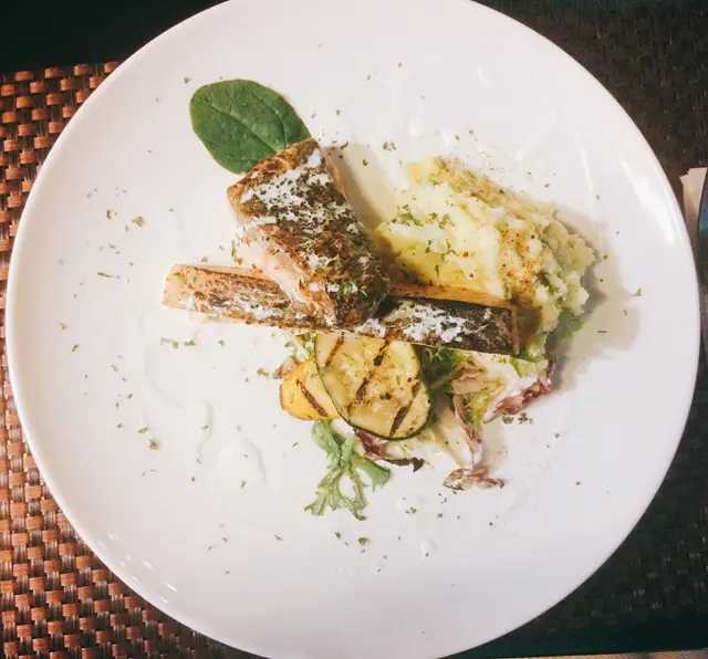 煎刁草挪威三文魚伴白豆牛油檸檬忌廉汁