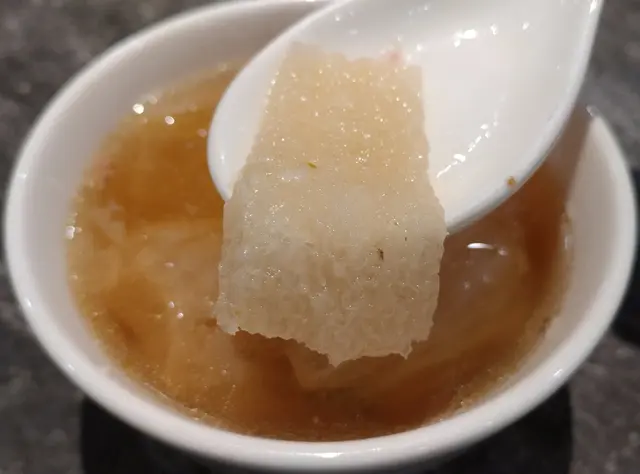 乾貝菜膽竹笙燉湯