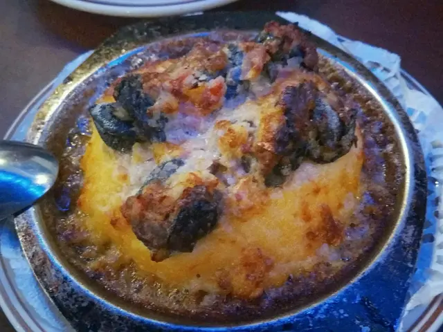 田螺比出面食個D大粒少少, 薯蓉有好香牛油味, 而且仲加左煎炸過既煙肉粒。聽侍應講, 佢地薯蓉係有加雞湯尼整架.