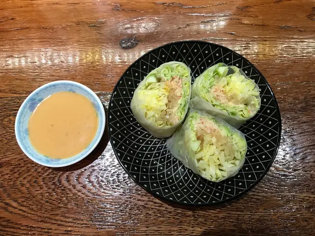 蟹肉米卷，跟餐送