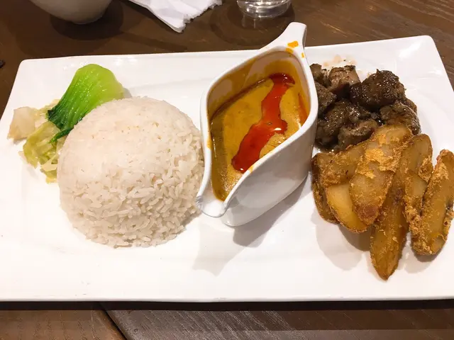 紅咖哩骰仔牛飯