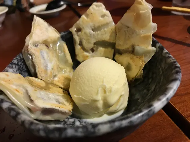 朱古力餃子配雪糕