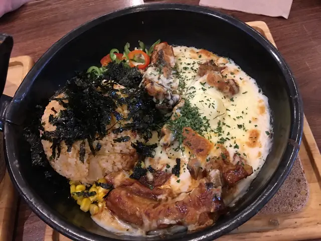 拉絲芝士BB豬肋骨伴泡菜炒飯