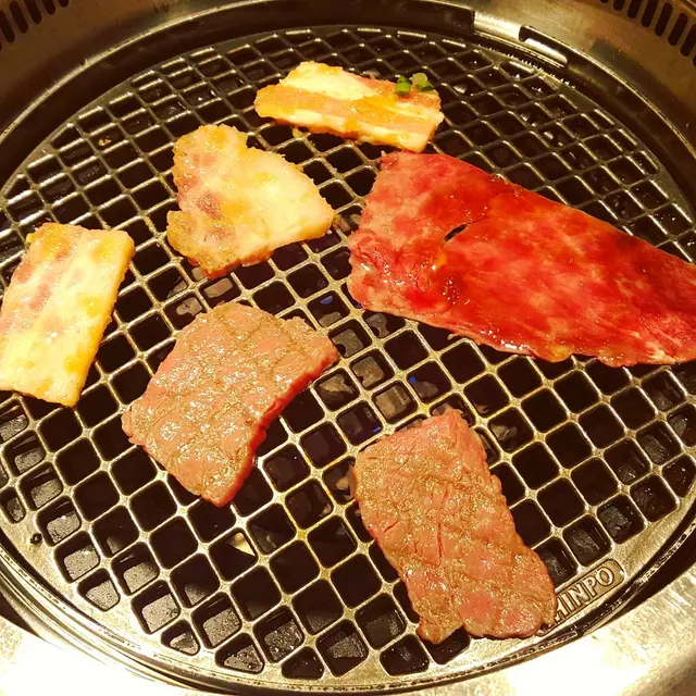 和牛赤身肉($150)、熊本厚切豚腩肉($180)、特選日本產和牛牛排肉($320)