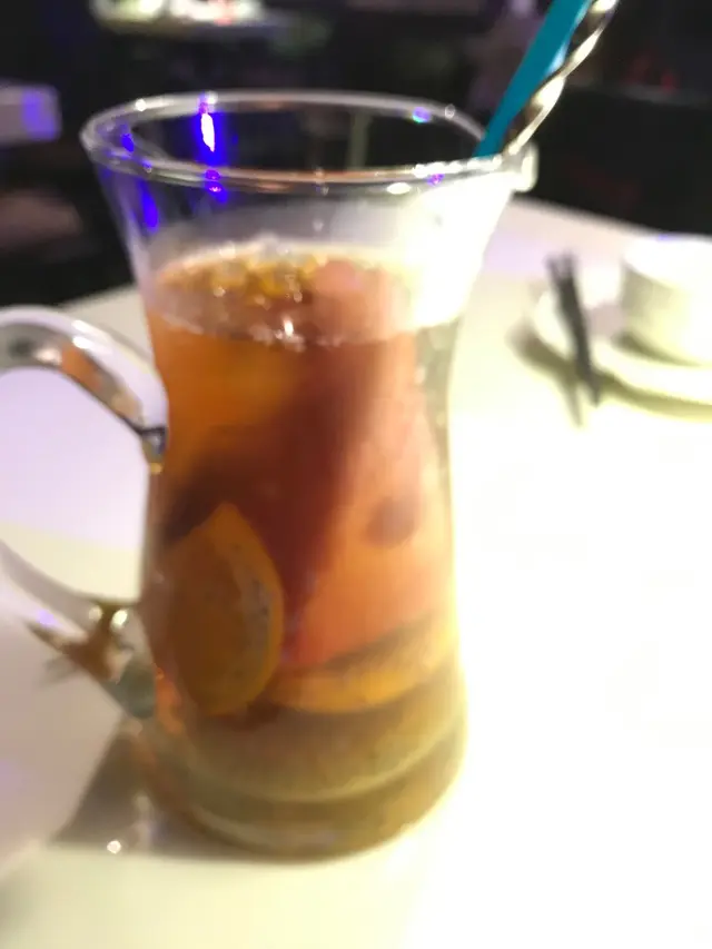 杯內有幾款新鮮水果