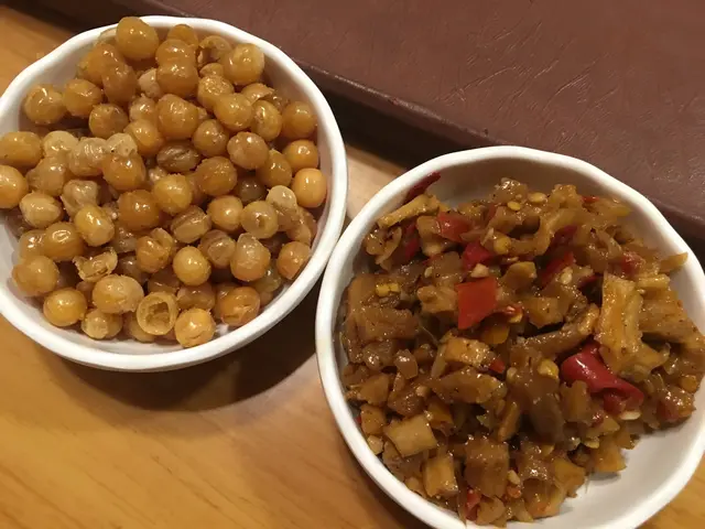 炸花生、泡椒蘿蔔