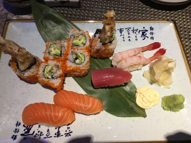 吞拿魚、三文魚及甜蝦壽司