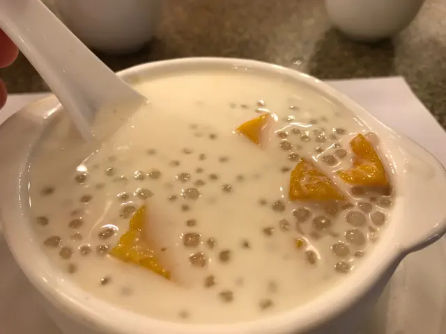 Dessert soup to share. Had a large mango flavor.
