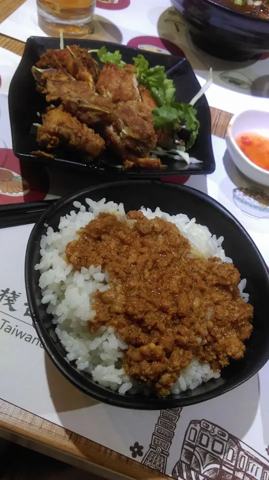香酥豬扒肉燥飯